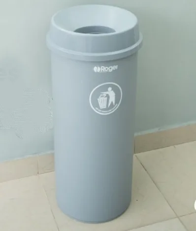 Zafacon Plastico manos libre 80lts Gris Claro Roger 1009