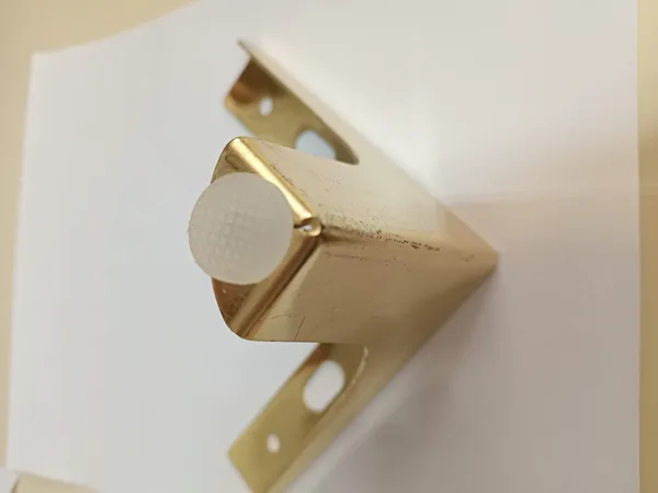 Pata p/mueble dorada 100mm