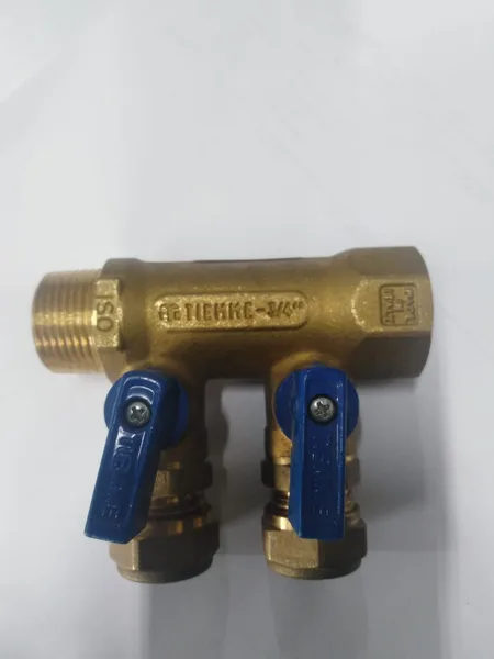 Conector Br.3/4*15x2.5(2 Salid c/valv azul