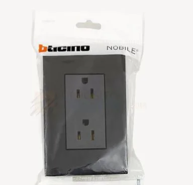 Toma cte Doble negro 15amp bticino nobile