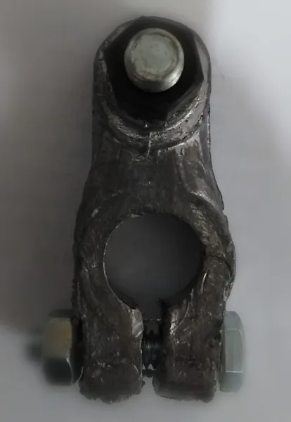 Cabezote de plomo p/bateria auto